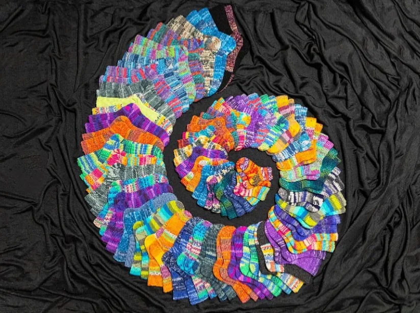 Socken als Spirale gelegt